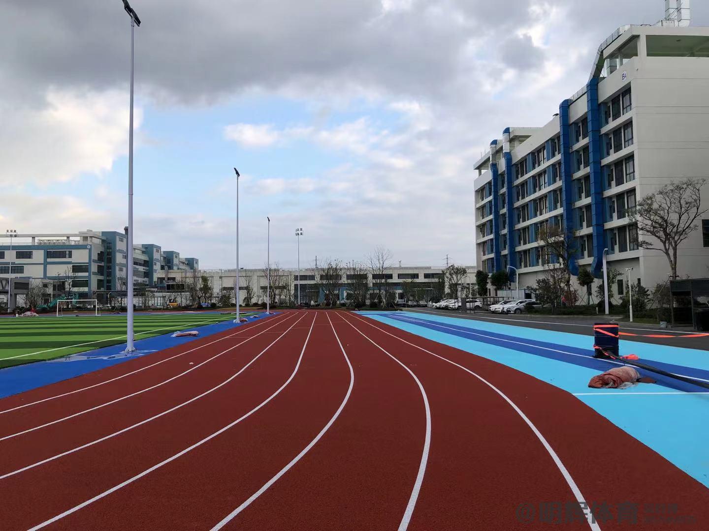 案例透气型塑胶跑道的价格是多少